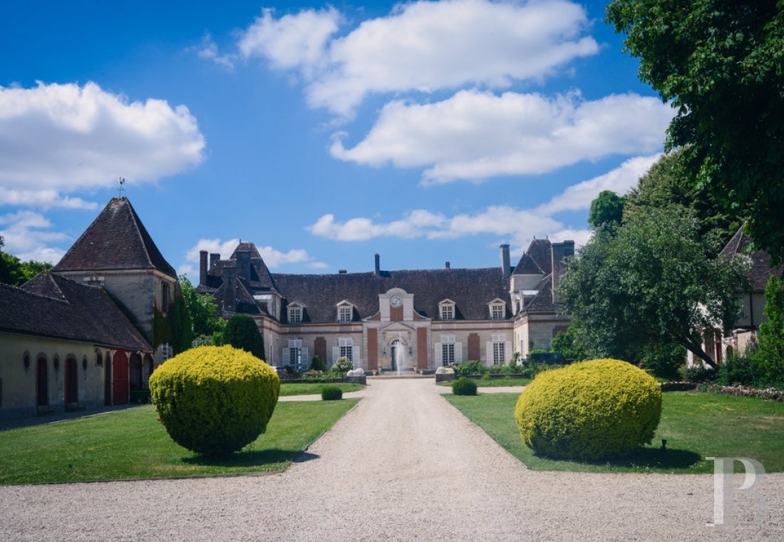 A 17th century chateau open to all arts and cultures in Yonne, Burgundy - photo  n°4