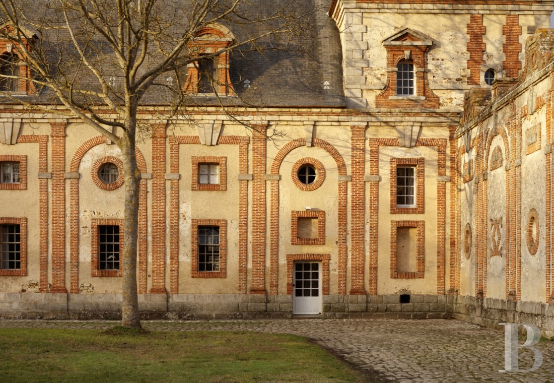 A 17th century chateau's outbuildings transformed into guest suites near to Fontainebleau - photo  n°4
