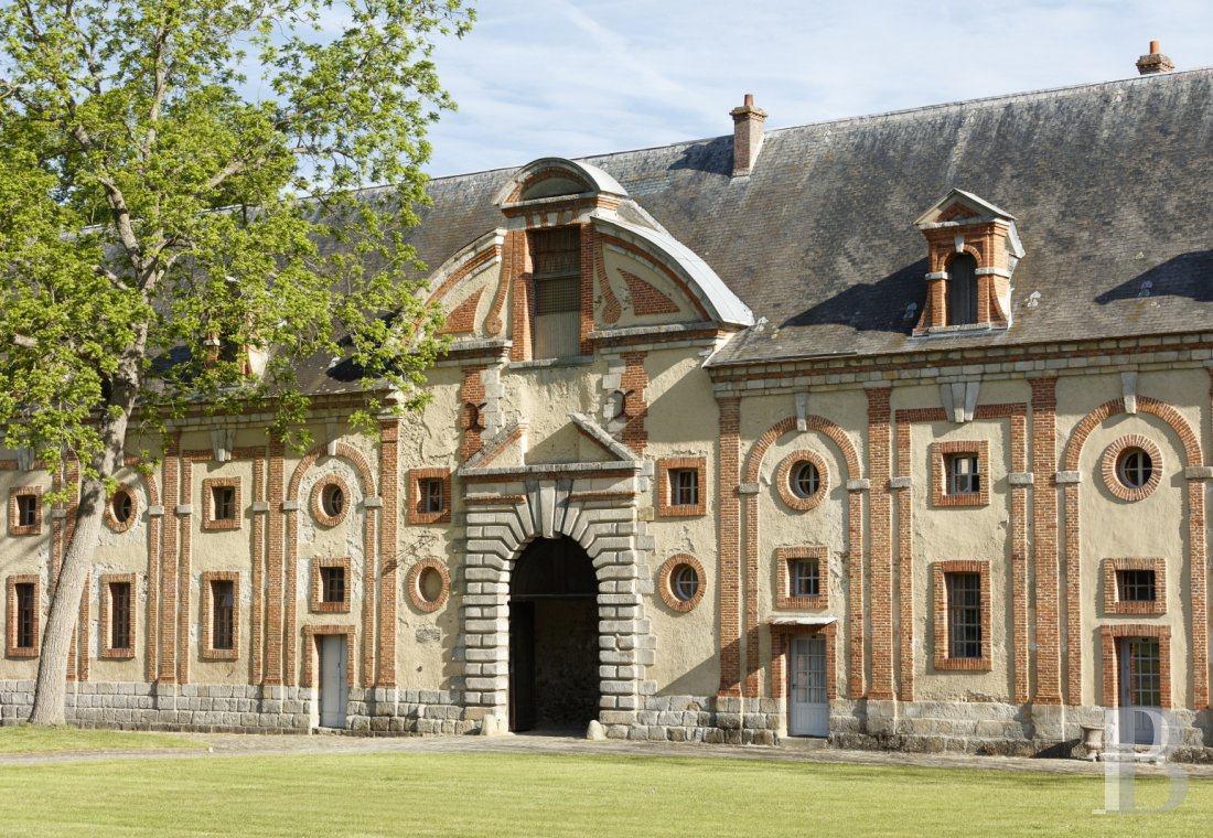 A 17th century chateau's outbuildings transformed into guest suites near to Fontainebleau - photo  n°2