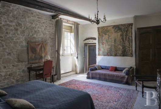 In Minervois, a former 12th century fortress transformed into a comfortable home - photo  n°29
