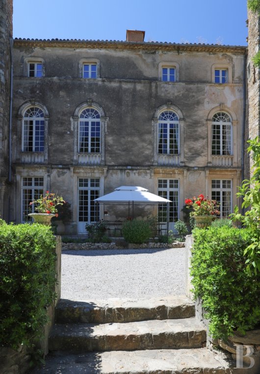 In Minervois, a former 12th century fortress transformed into a comfortable home - photo  n°12