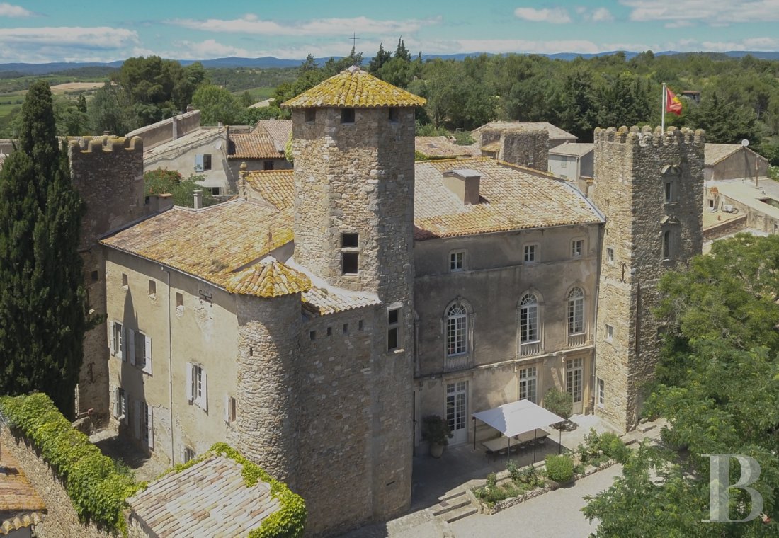 In Minervois, a former 12th century fortress transformed into a comfortable home - photo  n°1