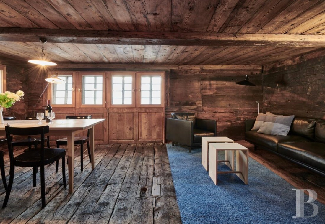 In the Valais, in the heart of the Swiss Alps, a traditional chalet subtly renovated - photo  n°5