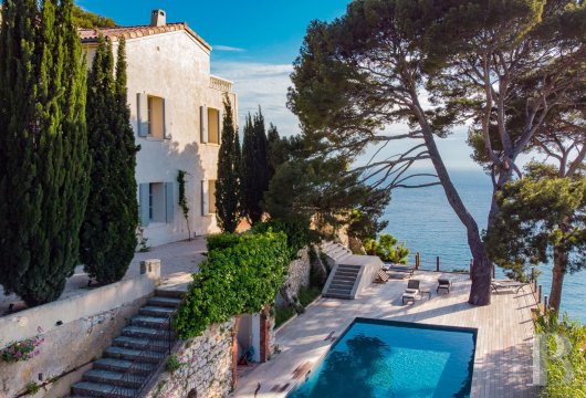 A estate with sixty hectares of land and only the Mediterranean on the horizon in Cassis - photo  n°3