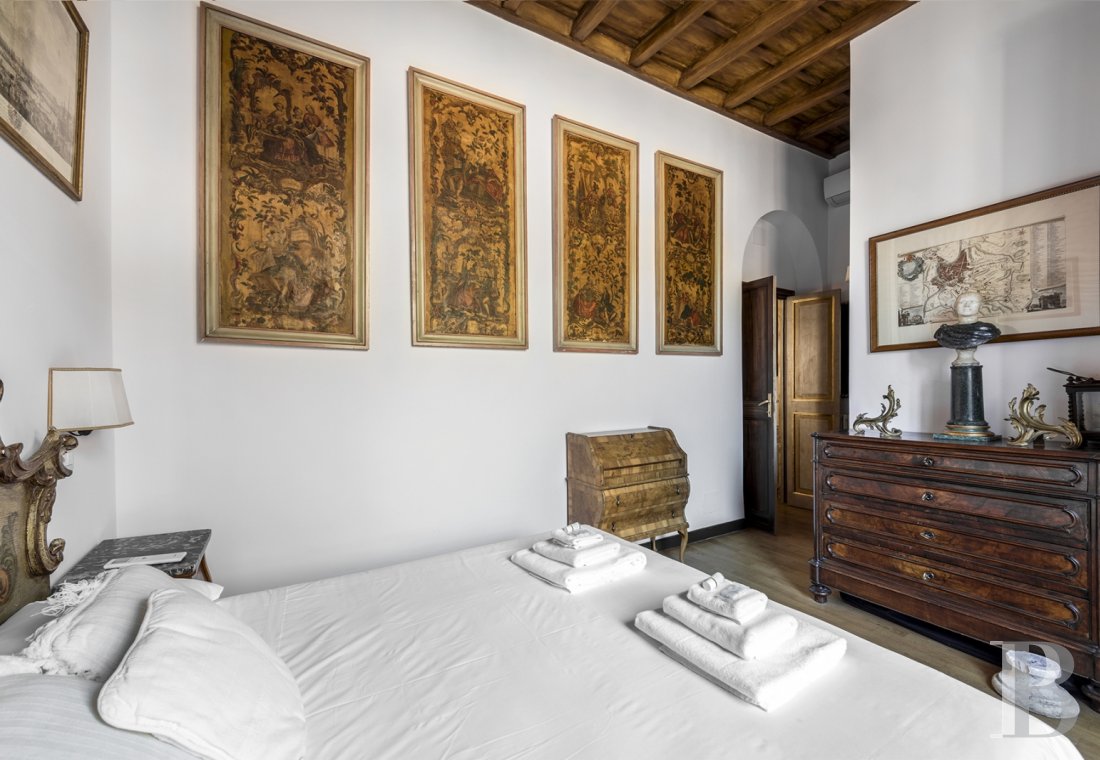 An apartment in a 16th century palazzo very close to Piazza Navona in Rome - photo  n°18