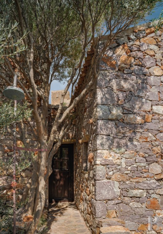 An old tower house transformed into an intimate hotel with expansive views of the Mani peninsula, to the south of the Peloponnese - photo  n°7