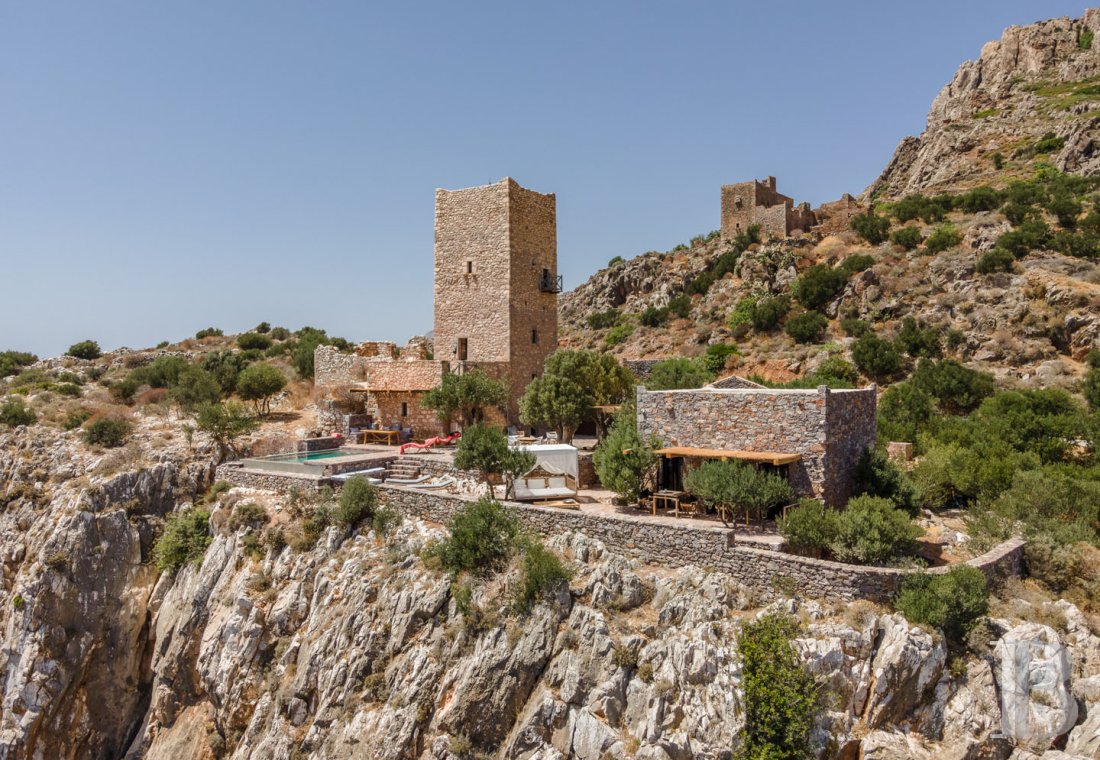 An old tower house transformed into an intimate hotel with expansive views of the Mani peninsula, to the south of the Peloponnese - photo  n°1