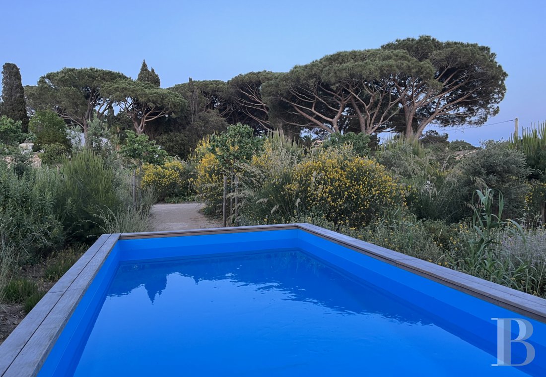 A former artist's studio with a Mediterranean garden in the Bay of Canoubiers, Saint-Tropez - photo  n°8