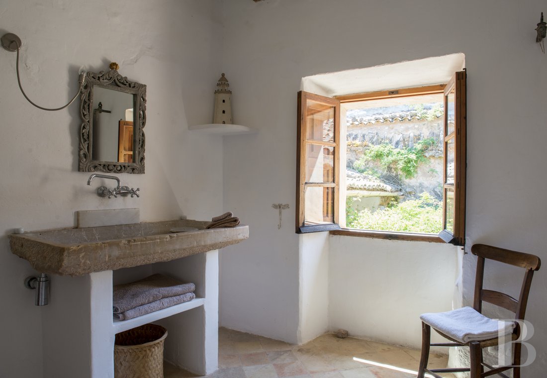 A traditional house on the edge of the village of Deià, on the island of Majorca - photo  n°21