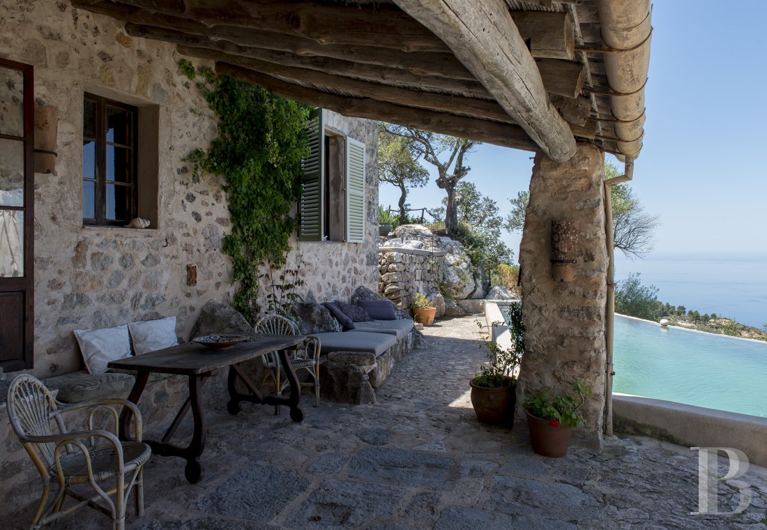 A traditional house on the edge of the village of Deià, on the island of Majorca - photo  n°9