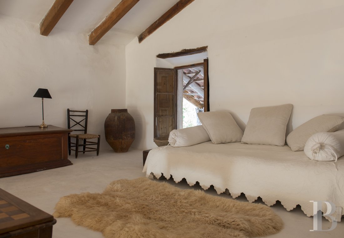 A traditional house on the edge of the village of Deià, on the island of Majorca - photo  n°13