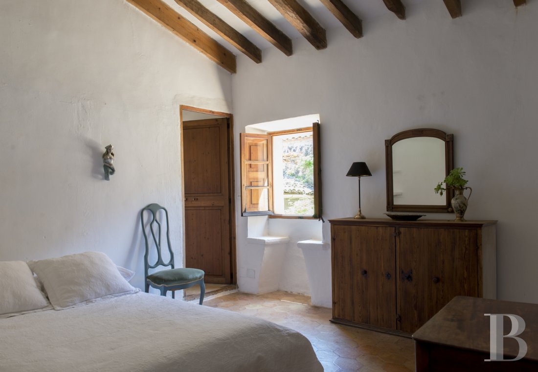 A traditional house on the edge of the village of Deià, on the island of Majorca - photo  n°20