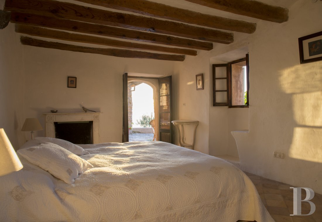 A traditional house on the edge of the village of Deià, on the island of Majorca - photo  n°29