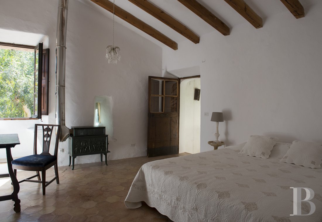 A traditional house on the edge of the village of Deià, on the island of Majorca - photo  n°18
