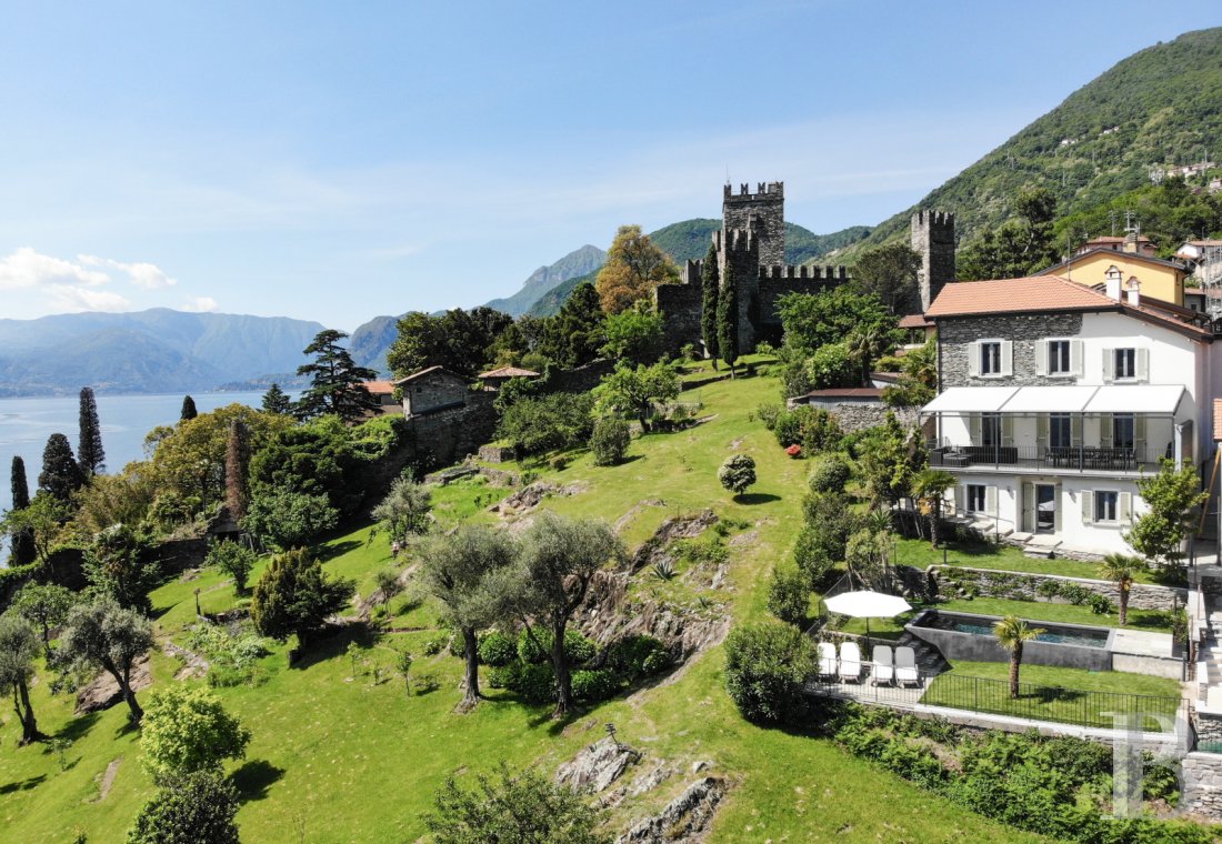 A villa in the shadow of Castello Rezzonico on the western shore of Lake Como in Italy - photo  n°29
