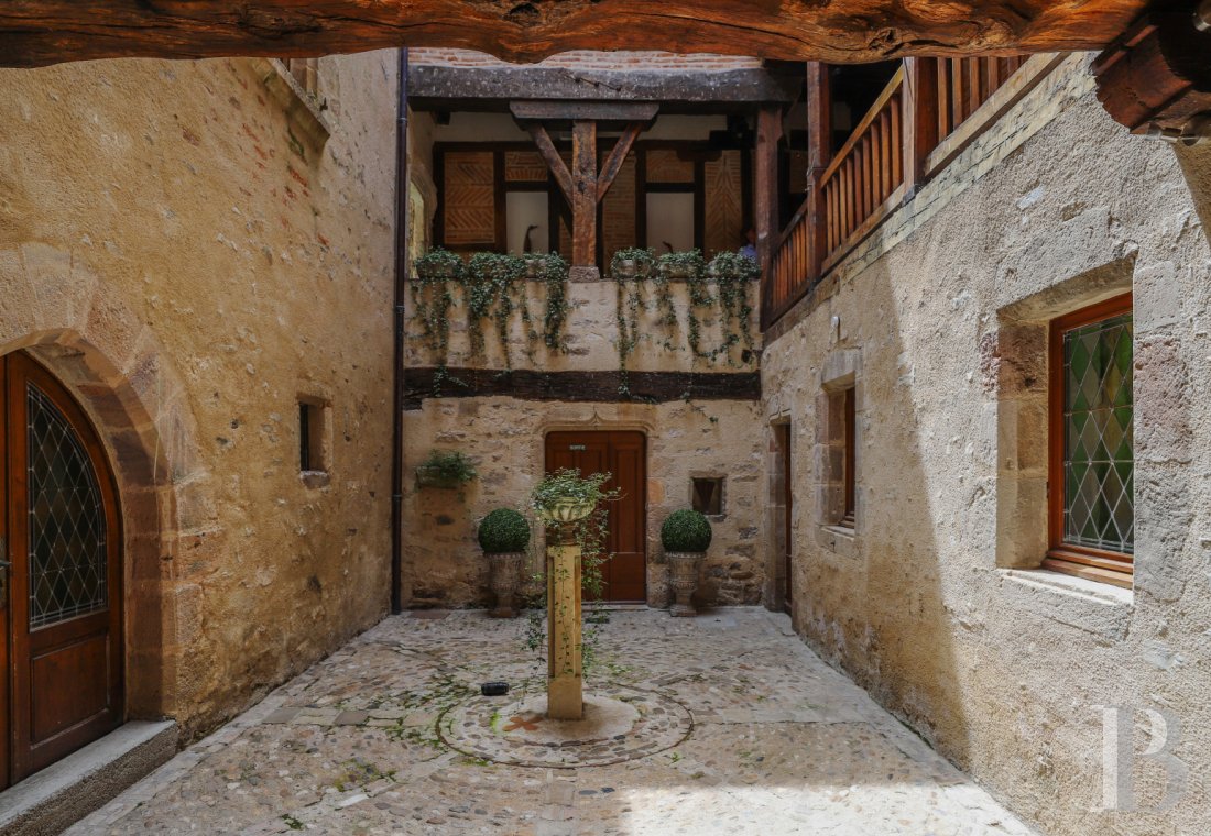 A 15th-century house restored to its former glory in Cordes-sur-Ciel, Tarn - photo  n°4