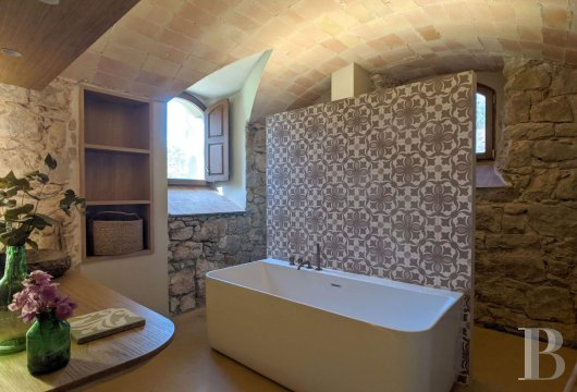 An old Catalan farmhouse restored to its former glory just outside Girona in the north-east of Spain - photo  n°24
