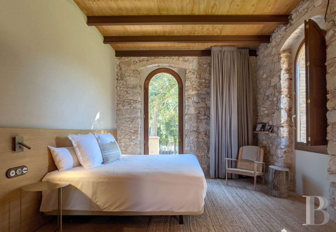 An old Catalan farmhouse restored to its former glory just outside Girona in the north-east of Spain - photo  n°18