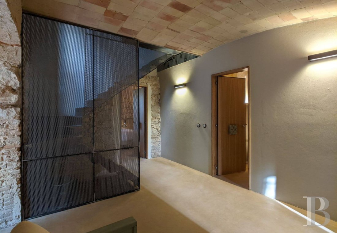 An old Catalan farmhouse restored to its former glory just outside Girona in the north-east of Spain - photo  n°8