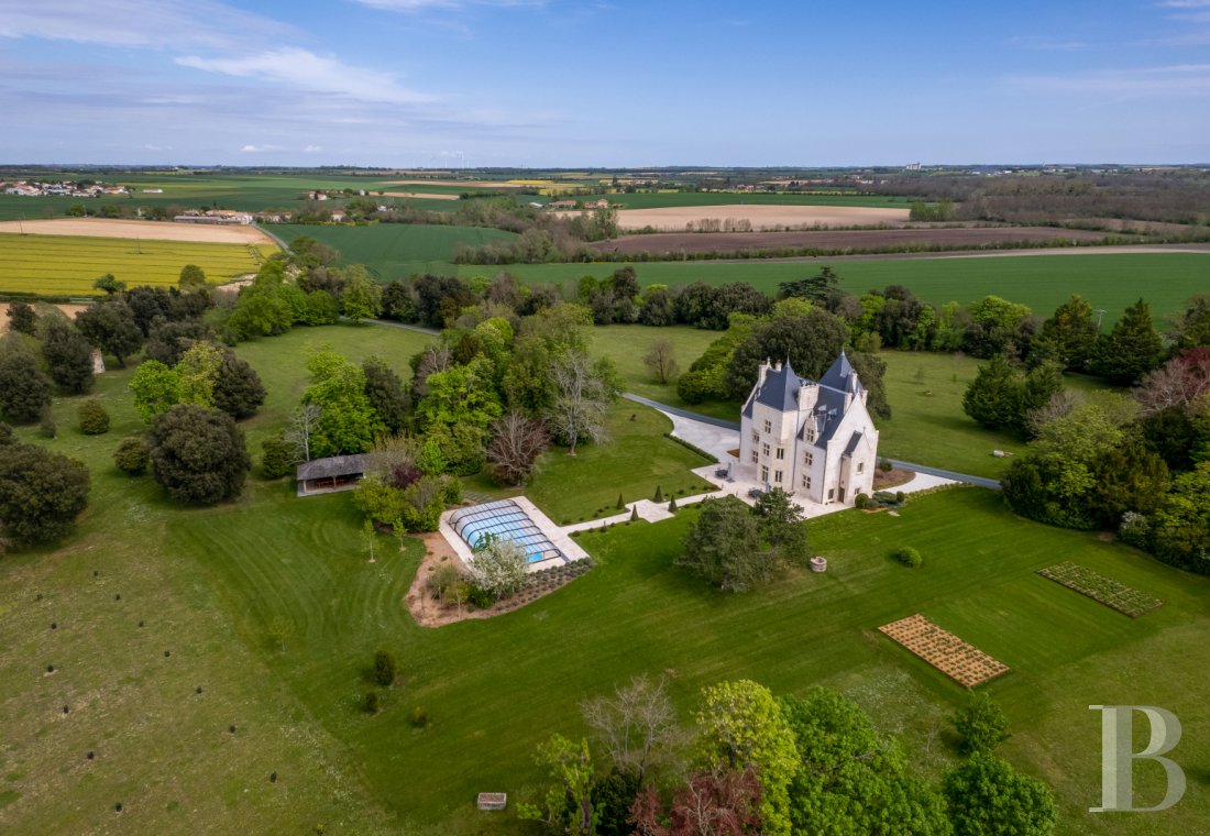 A fully renovated 15th century chateau in Poitou-Charentes, not far from Rochefort - photo  n°35