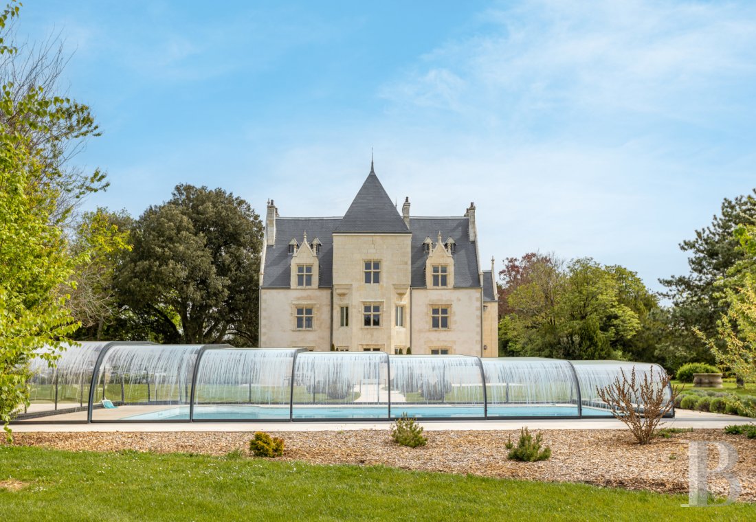 A fully renovated 15th century chateau in Poitou-Charentes, not far from Rochefort - photo  n°4