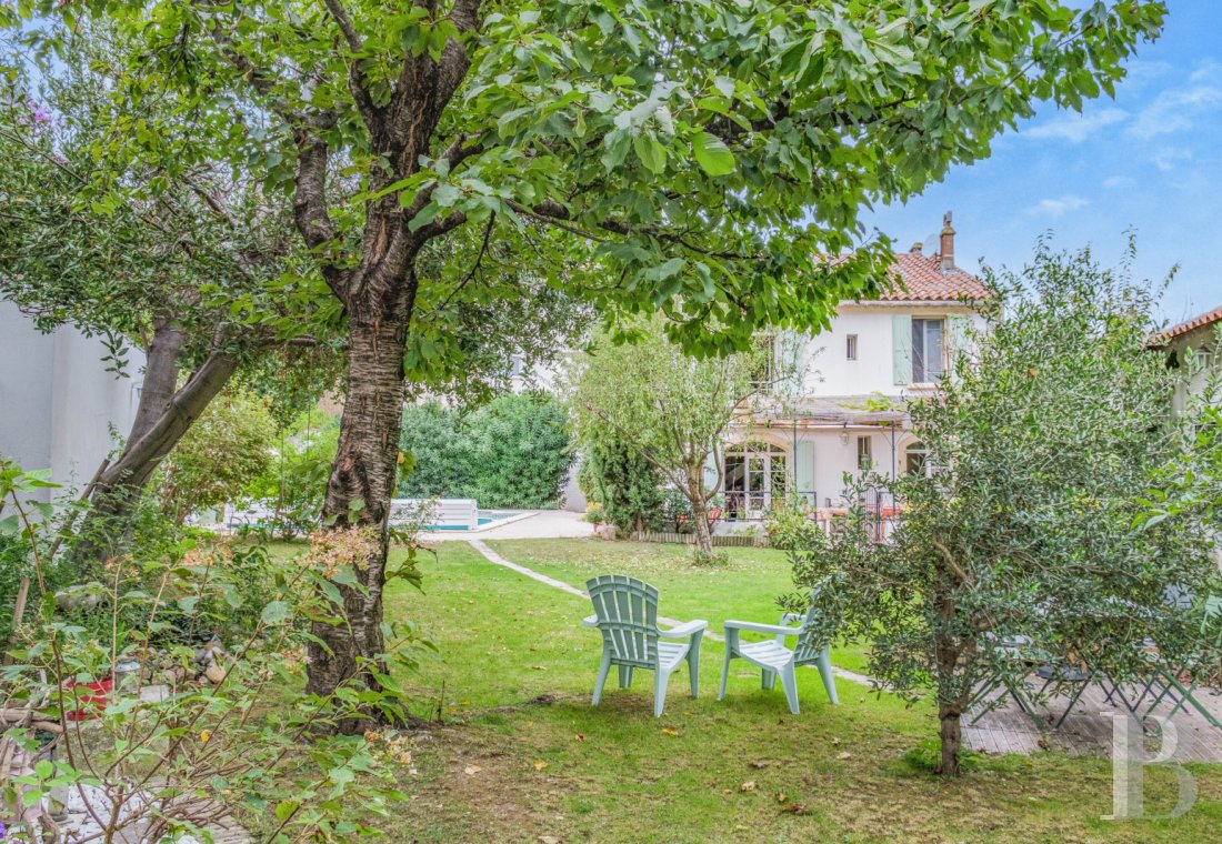 character properties France provence cote dazur   - 1