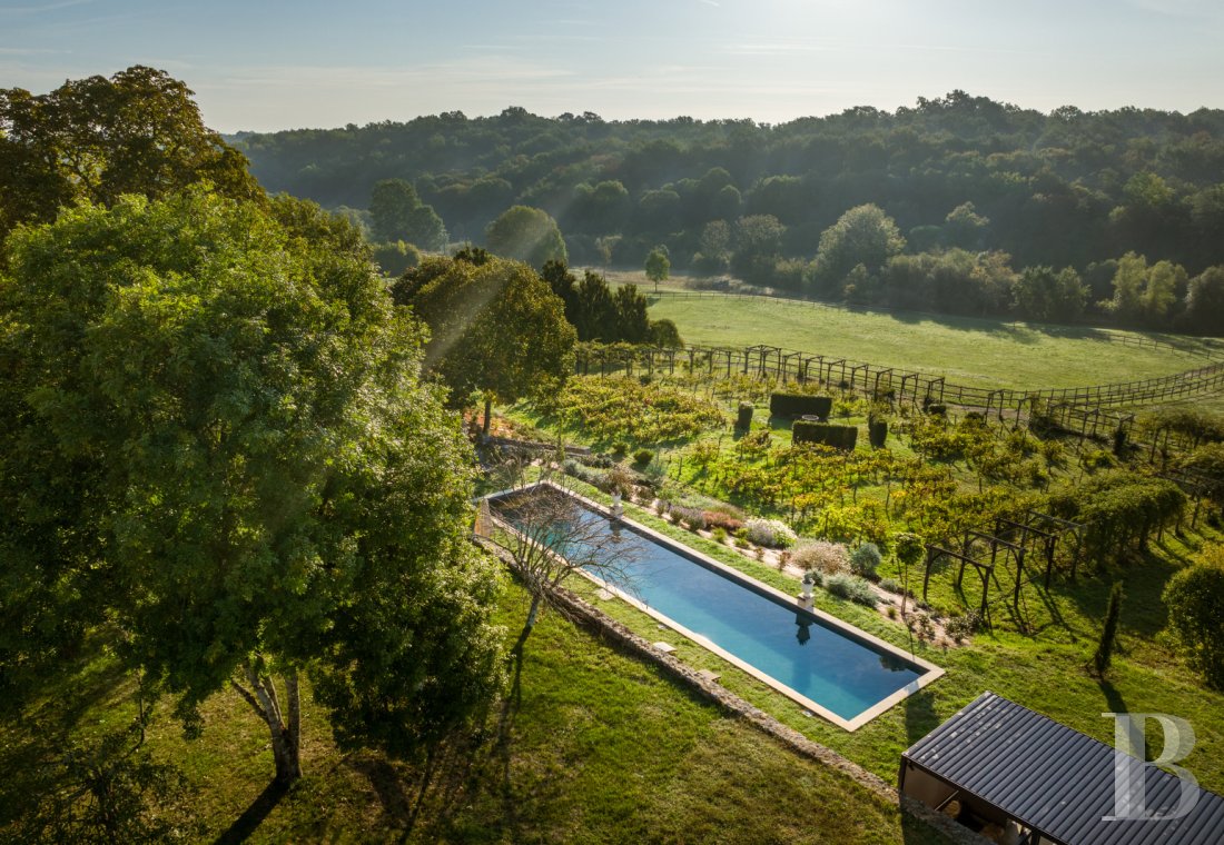 A 14th century estate surrounded by 13 hectares of woods and meadows between Bergerac and Saint-Astier in the Dordogne - photo  n°2
