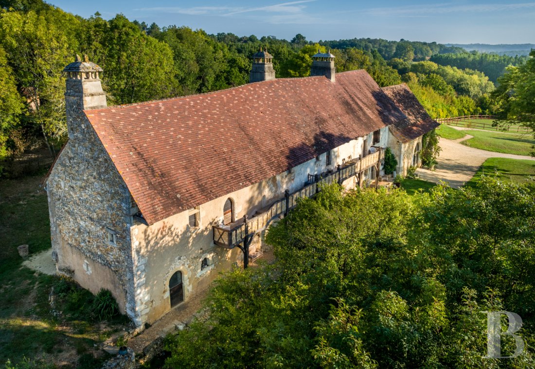 A 14th century estate surrounded by 13 hectares of woods and meadows between Bergerac and Saint-Astier in the Dordogne - photo  n°3