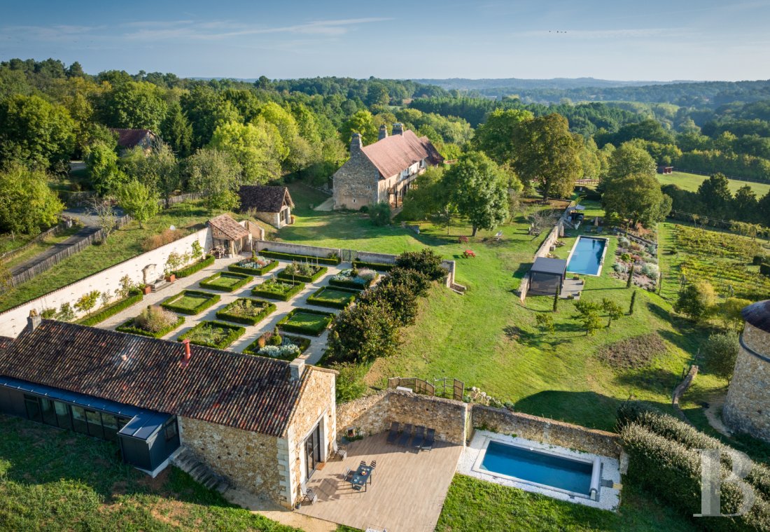 A 14th century estate surrounded by 13 hectares of woods and meadows between Bergerac and Saint-Astier in the Dordogne - photo  n°7