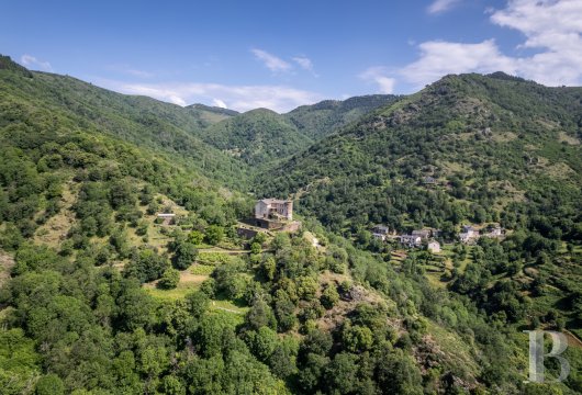 A 13th-century château stands on guard over the Cévennes hills in the southernmost point of the Lozère department, on the border with the Gard department - photo  n°3