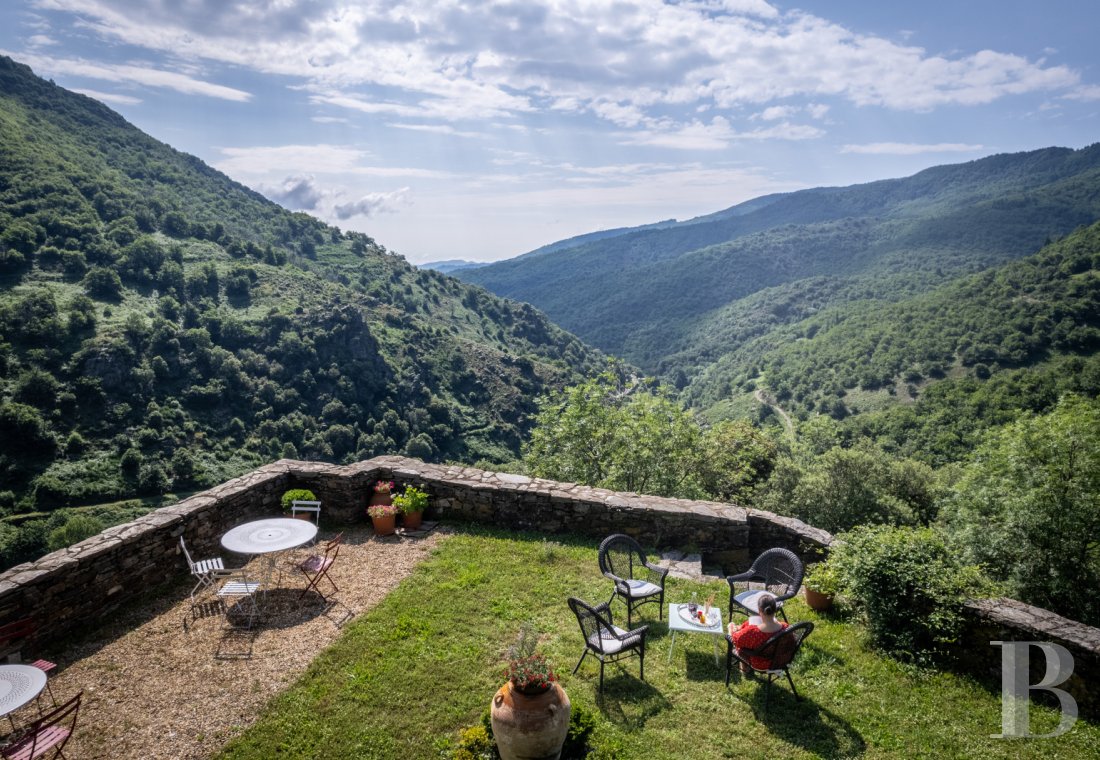 A 13th-century château stands on guard over the Cévennes hills in the southernmost point of the Lozère department, on the border with the Gard department - photo  n°5