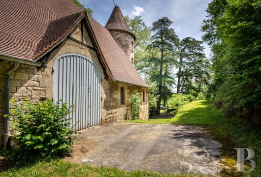chateaux for sale France midi pyrenees   - 24