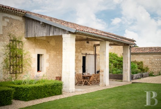 A former vineyard converted into a family home in Charente-Maritime, between Saintes and Royan - photo  n°3