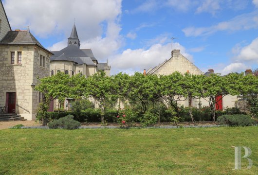 castles for sale France center val de loire   - 14