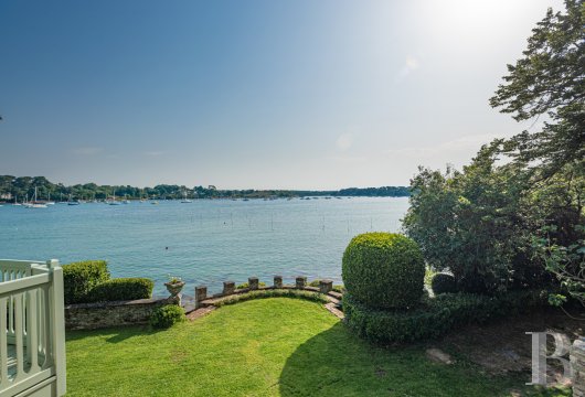 A 12-hectare private island with two houses in Arradon in the Gulf of Morbihan - photo  n°3