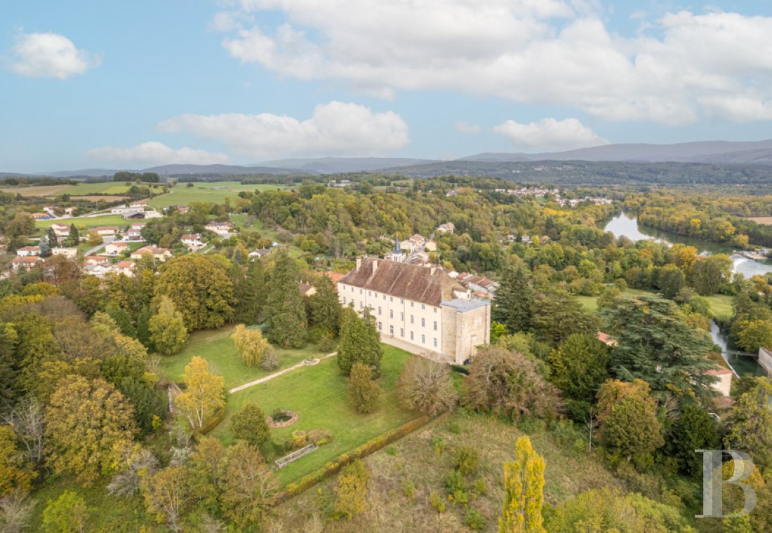 Historic buildings for sale - rhones-alps - A 105 m² apartment in a listed medieval château set in more than 2 hectares of grounds  between Lyon and Geneva in the Ain department