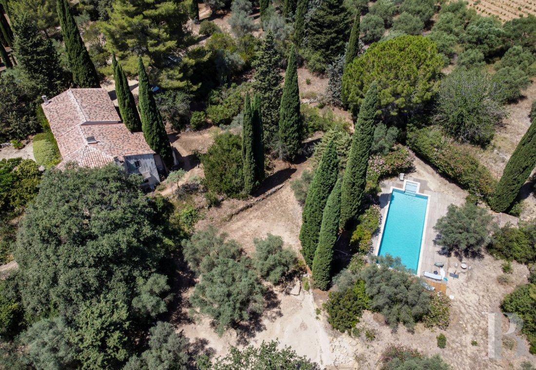 character properties France provence cote dazur   - 20