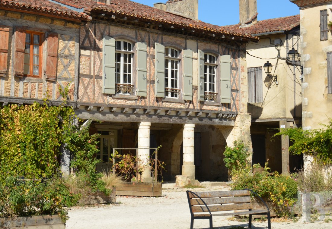 character properties France aquitaine   - 1