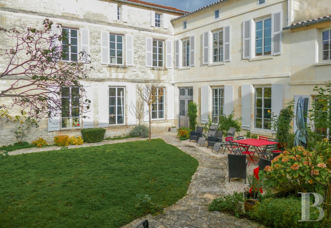 mansion houses for sale France poitou charentes   - 1