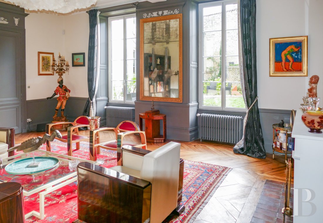 Mansion houses for sale in France in the old town centre of Cognac