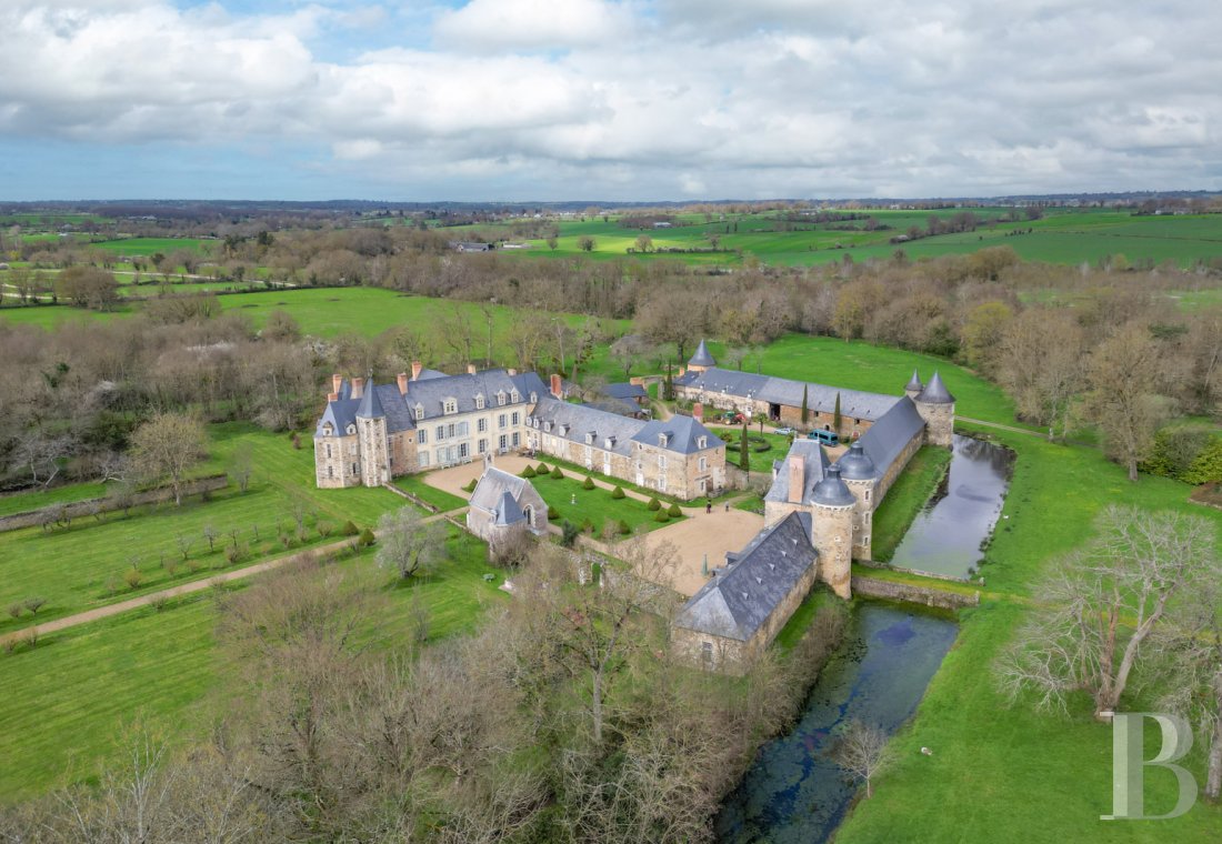 Castles / chateaux for sale Anjou region in France