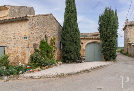 character properties France languedoc roussillon   - 14