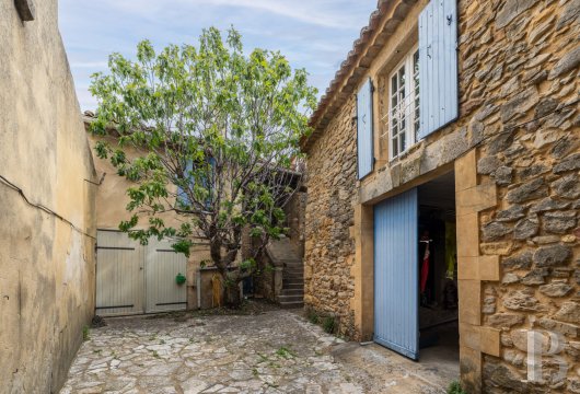 character properties France languedoc roussillon   - 6