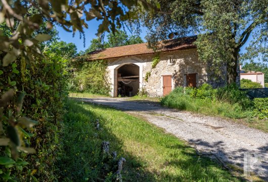 character properties France languedoc roussillon   - 20