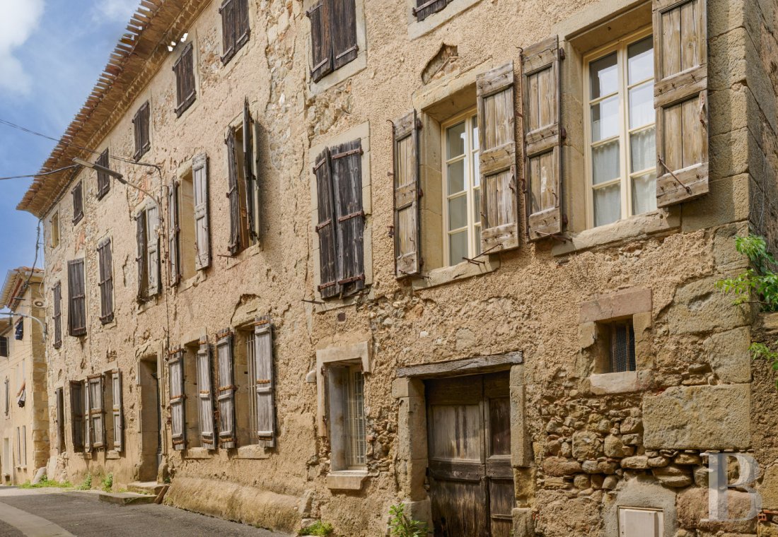 character properties France languedoc roussillon   - 1