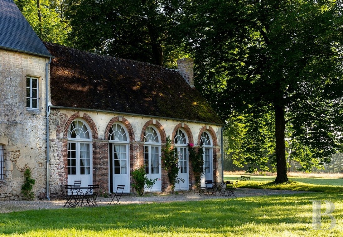A majestic and classical 18th century chateau and its former grower manager surrounded by its grounds  in the Orne - photo  n°47