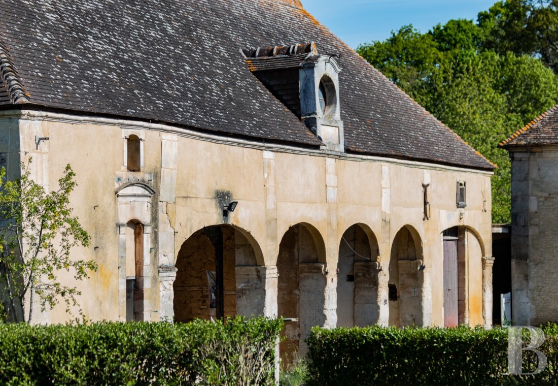 A colourful yet classic 18th century chateau in Calvados, to the south-east of Caen - photo  n°4