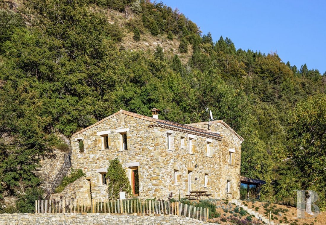 An 18th century hamlet with a contemporary spirit, surrounded by mountains in Drôme Provençale - photo  n°18