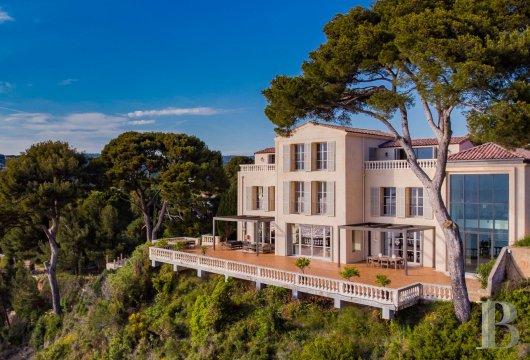 A estate with sixty hectares of land and only the Mediterranean on the horizon in Cassis - photo  n°2