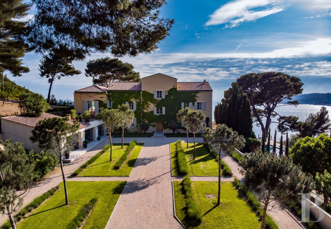 A estate with sixty hectares of land and only the Mediterranean on the horizon in Cassis - photo  n°5